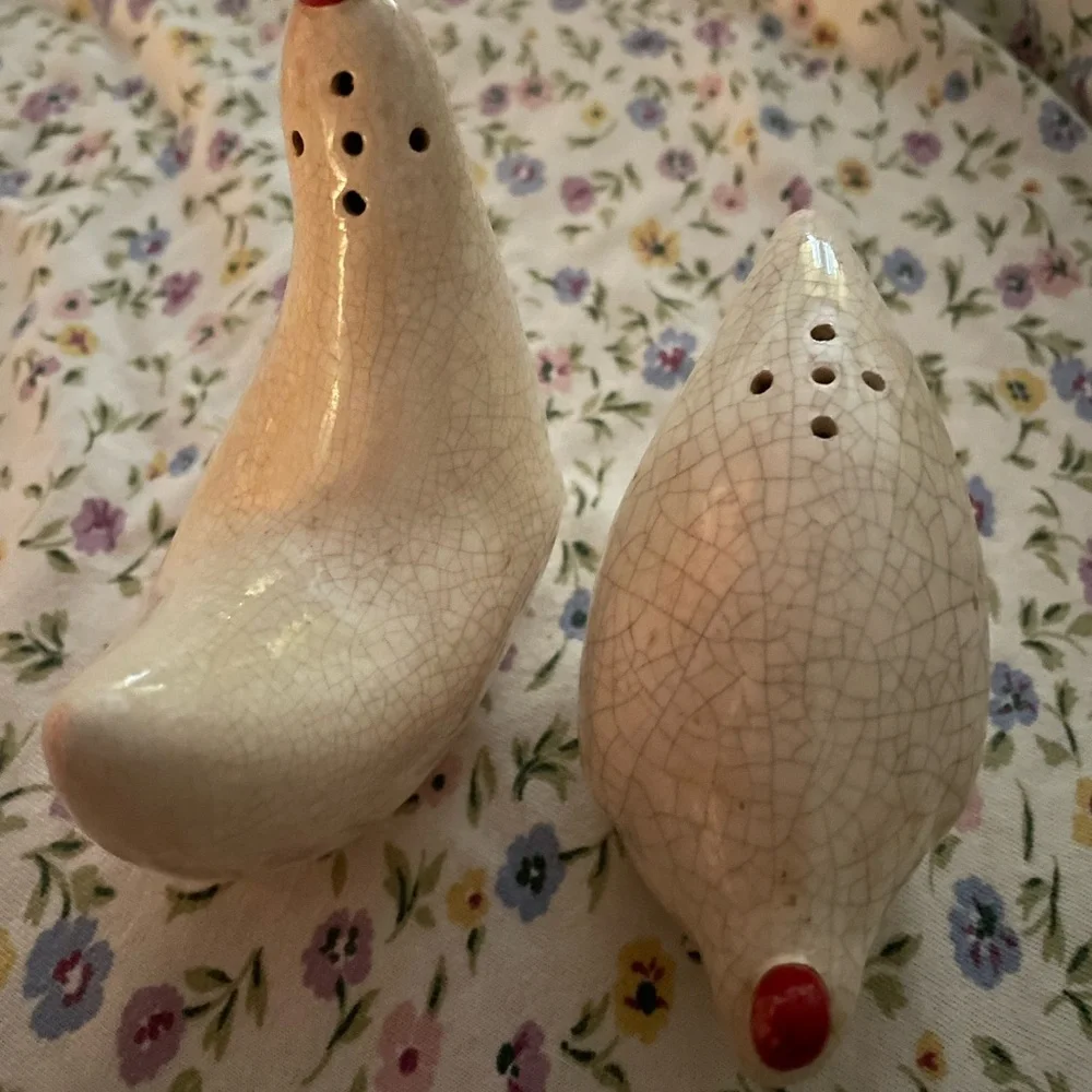 Vintage chicken salt and pepper shakers